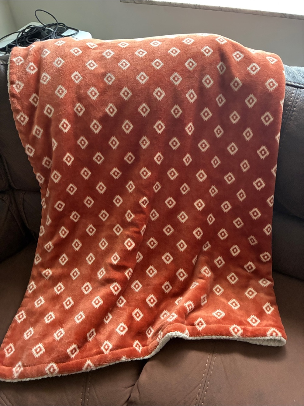 Cozy Rust Diamond Pattern Throw Blanket